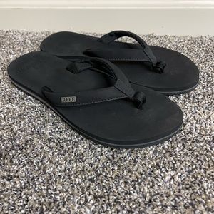 *REEF WOMENS CUSHION SAND FLIP FLOPS*